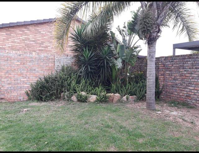 2 BEDROOM HOUSE RENTED IN CHARLO